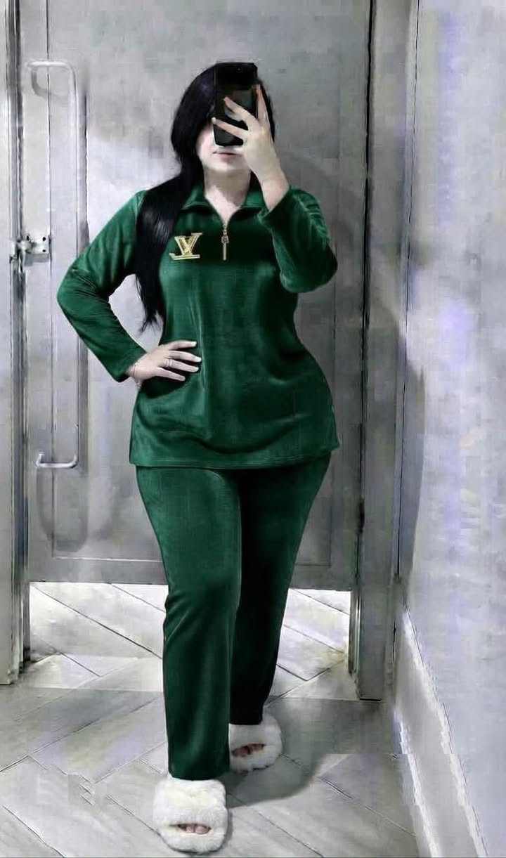 قطيفة مخمل • مقاس L.XL.2XL • ٥ ألوان