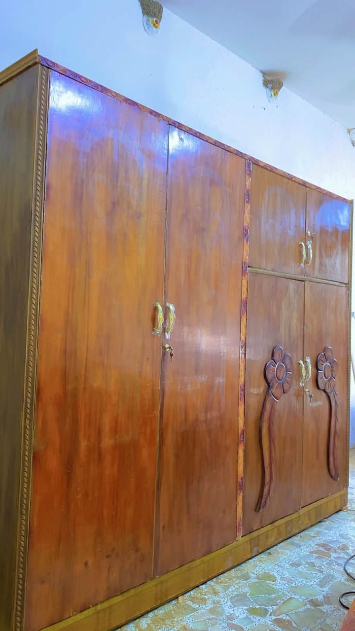 السلام عليكم كنتور مستعمل 4 أبواب وملحق صاج شغل عراقي السعر 160 المكان بغداد قرب الجزيرة السياحية ***********
