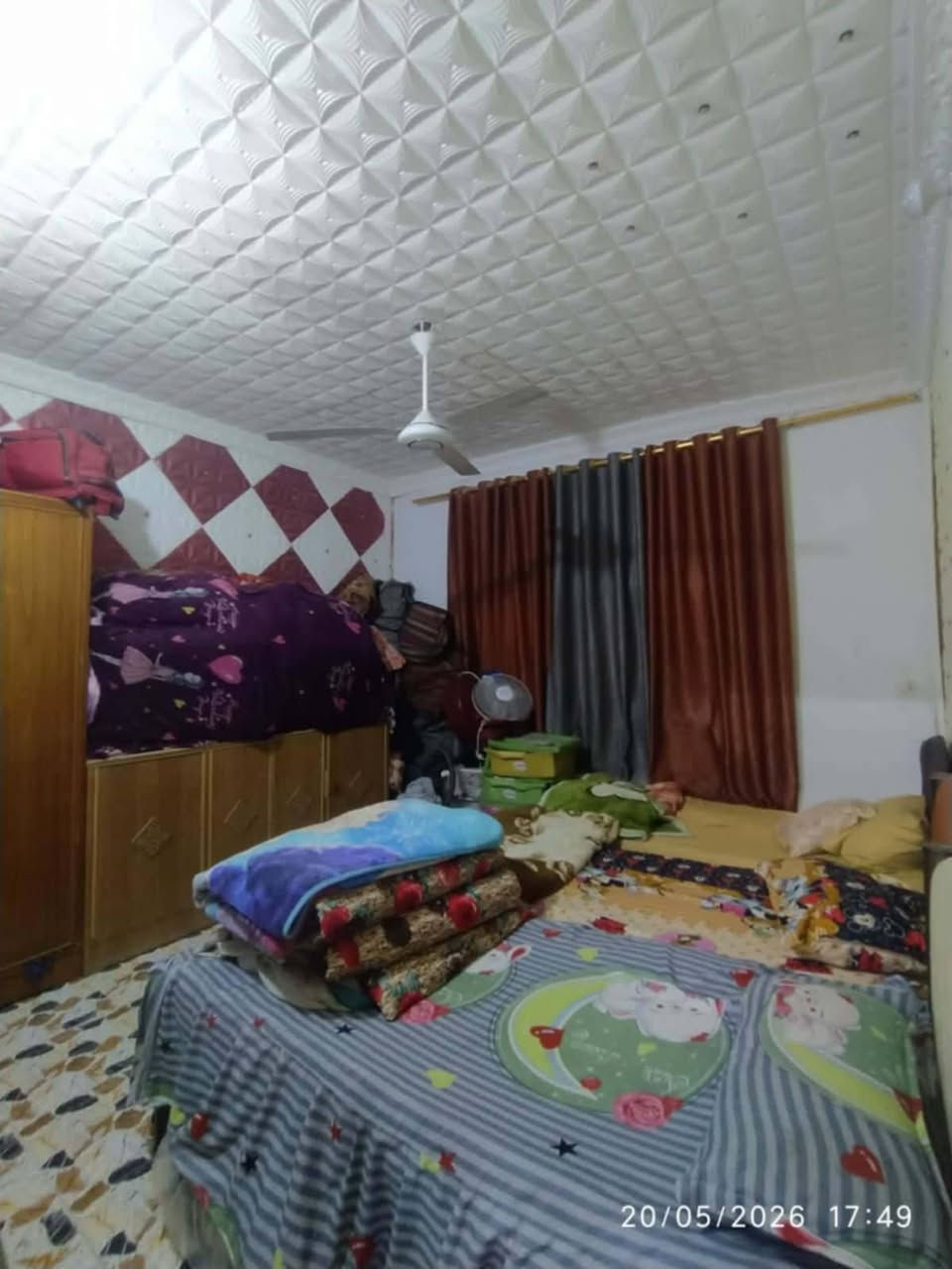 _بيت للبيع مساحة 200متر مربع.. طابو زراعي 

_الموقع: حله شارع 80(جهة كربلاء).. خلف مول نون.. باب الخروج خامس فرع 

_تفاصيل البيت (طابق واحد): 
• غرفتين نوم. 
• هول. 
• استقبال. 
• مطبخ. 
•منور بطول البيت. 
• حديقه. 
• طارمه. 

_للأستفسار مراسله الصفحه أو الأتصال على الأرقام التالية: 
***********
***********

