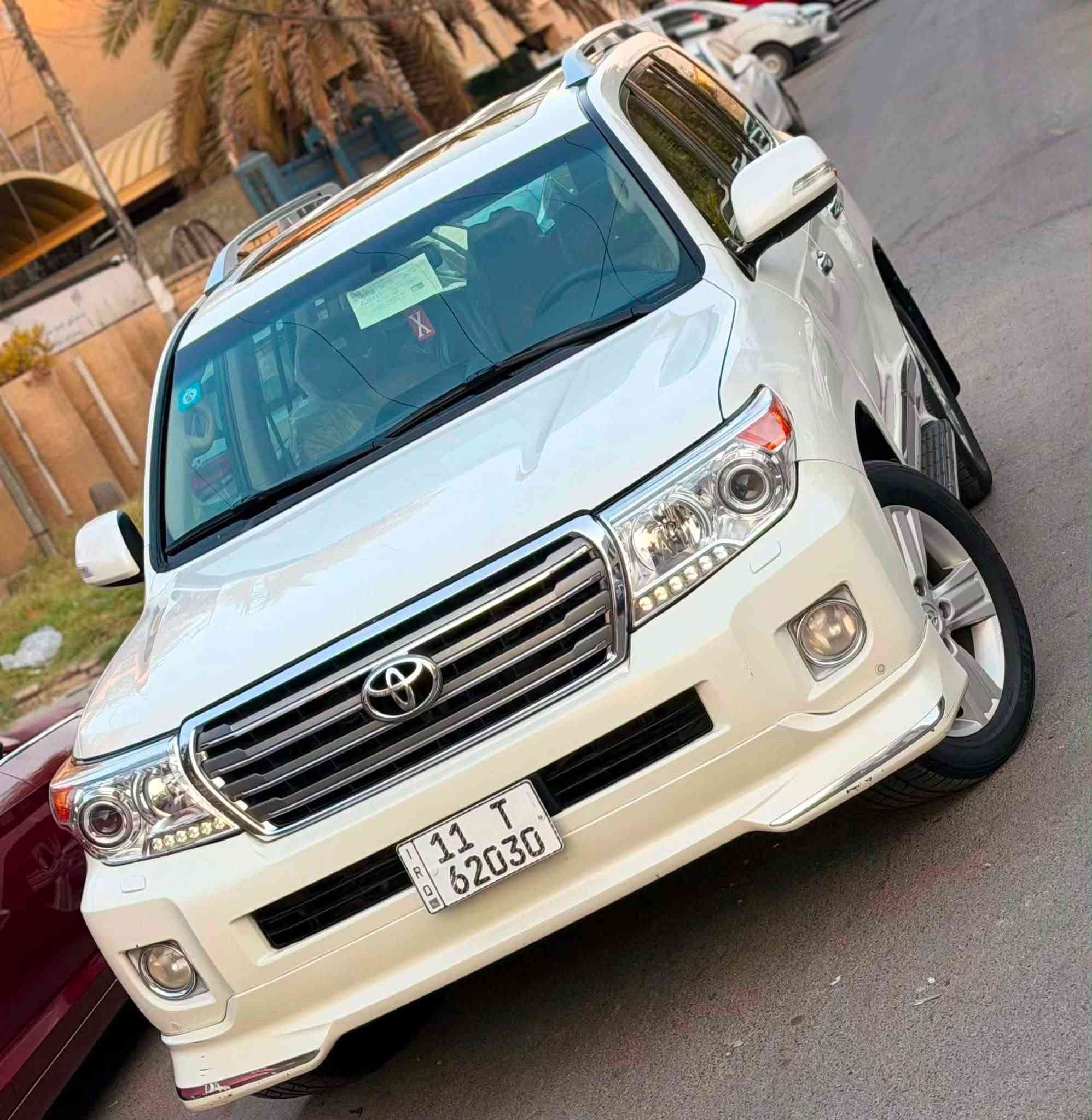 السلام عليكم عندي لاندكروز ٢٠١٣ رقم بغداد الدولي جديد 
سنويه وأرقام وهزه كله جديد بسمي تحويل ثاني يوم سياره جديده وجاهزه مابيها نقص كفاله من الصبخ والضربه مكينه 
كير كلها مكفولات 
مواصفاتها 
فتحه 
تبريد لمس 
كشنات جلد 
٣ قطع تبريد 
تحكمات 
شاشه 
كامره 
داخل صاج 
ويل كب 
حساسات
لد امامي 
يدات نيكل 
داخل بيجي
V6
ثلاجه 
وبعد بيها مواصفات هوايه 
سياره جديده ومابيها نقص 
مكان السياره بغداد
عارضها ب ٣٣٥ وبيها مجال للشراي 
وهذا رقمي 
***********
