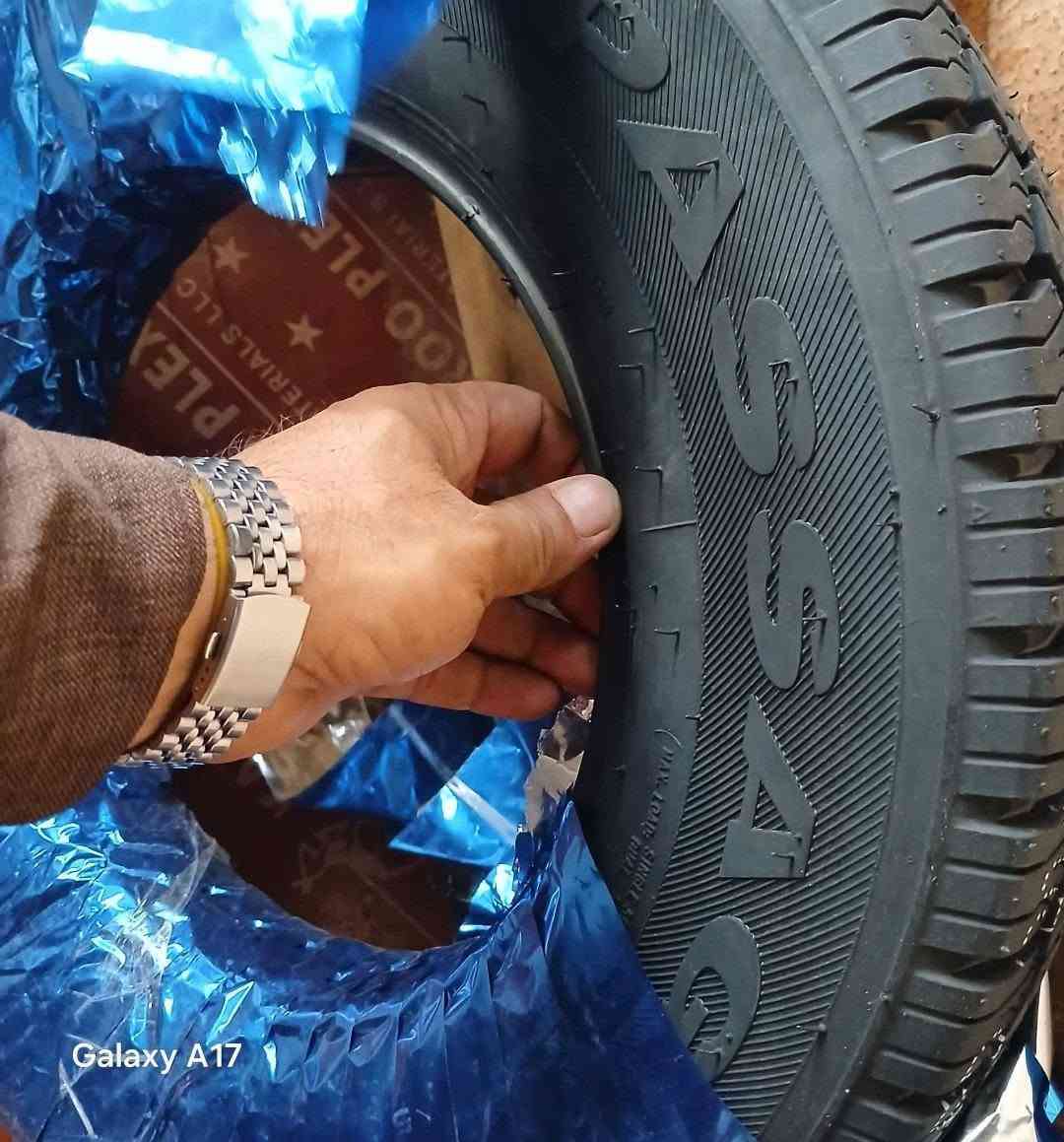 على بركة الله وصلت وجبه تاير ١٢/٥٠٠ كيه حمل ستوته نتاج ٢٦   ١٠ طابق  نقشه خشنه مال حمل  اخوان هواي ناس تعلق ليش ما اجاوبني ابو خنجر أخوان عليه لود بالتصالات ورسأل والله العظيم ما اجاي الحك على الاتصالات ولود عليه كلش  وأي شخص ما اكدر اجاوبه خل يراسني واتساب  ونشاء الله كلكم اجاوبكم العنوان بغداد حي النصر قرب معارض حي النصر مجاور معرض العكيلي السيارات الحديثه  للتواصل ***********
