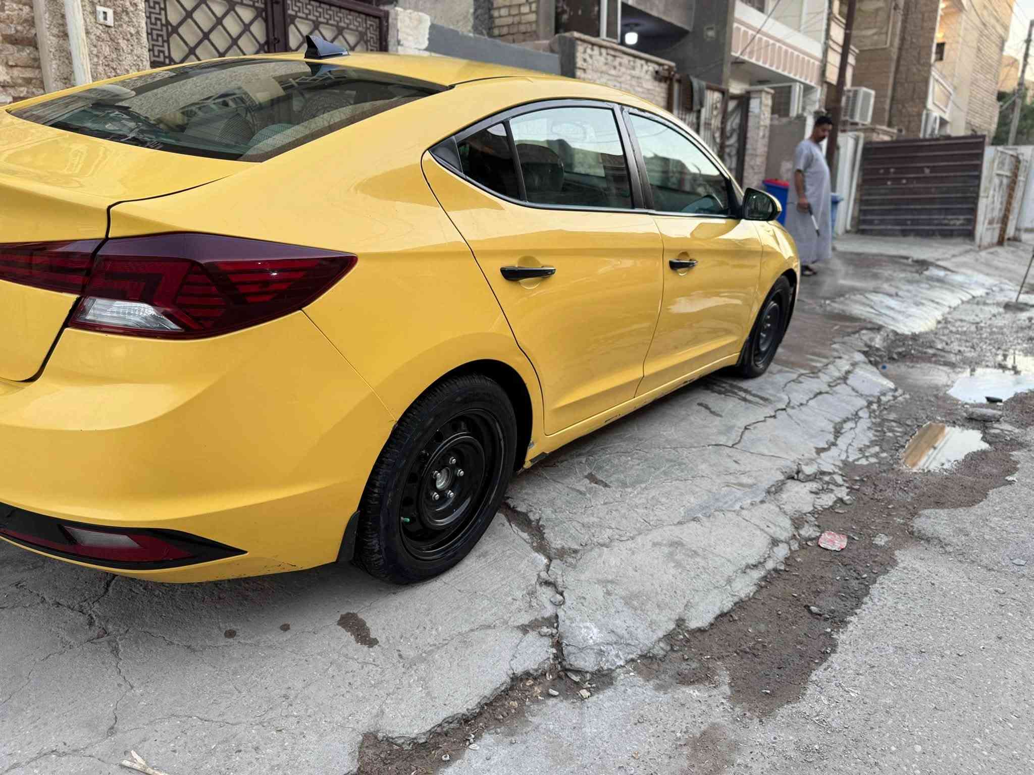 السلام عليكم النتره 2020وارد امريكي ماشيه 87رقم بغداد موصفات فول مصفره هيئه وغرامات السياره ما مشتغله تكسي مال بيت من امريكه عل ادينه تخم تايرات جديد باتري جديد سياره جاهزه اي نقص ما بيهه 
العنوان بغداد الامين سكينه 
مراوس بخصوصي حسب القناعه 
الاستفسار *********** ما متواجد عل نت شراي يتصل ودلل
