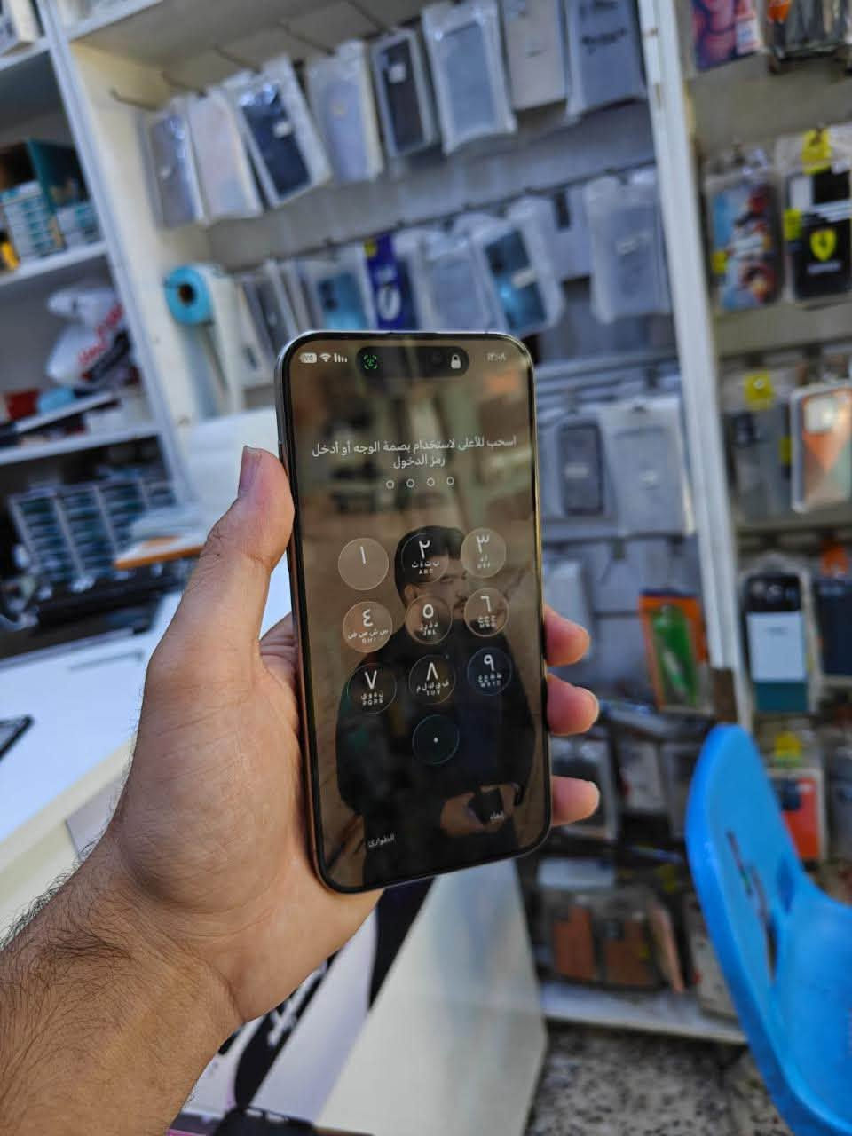 سلام عليكم شباب 
جهاز 15 Pro MAX
عربي شرق اوسط 
جهاز مكفول من كلشي 
بتاري 85دورات شحن 920
السعر مليون و75
عنواني رميثه 
تواصل ***********
