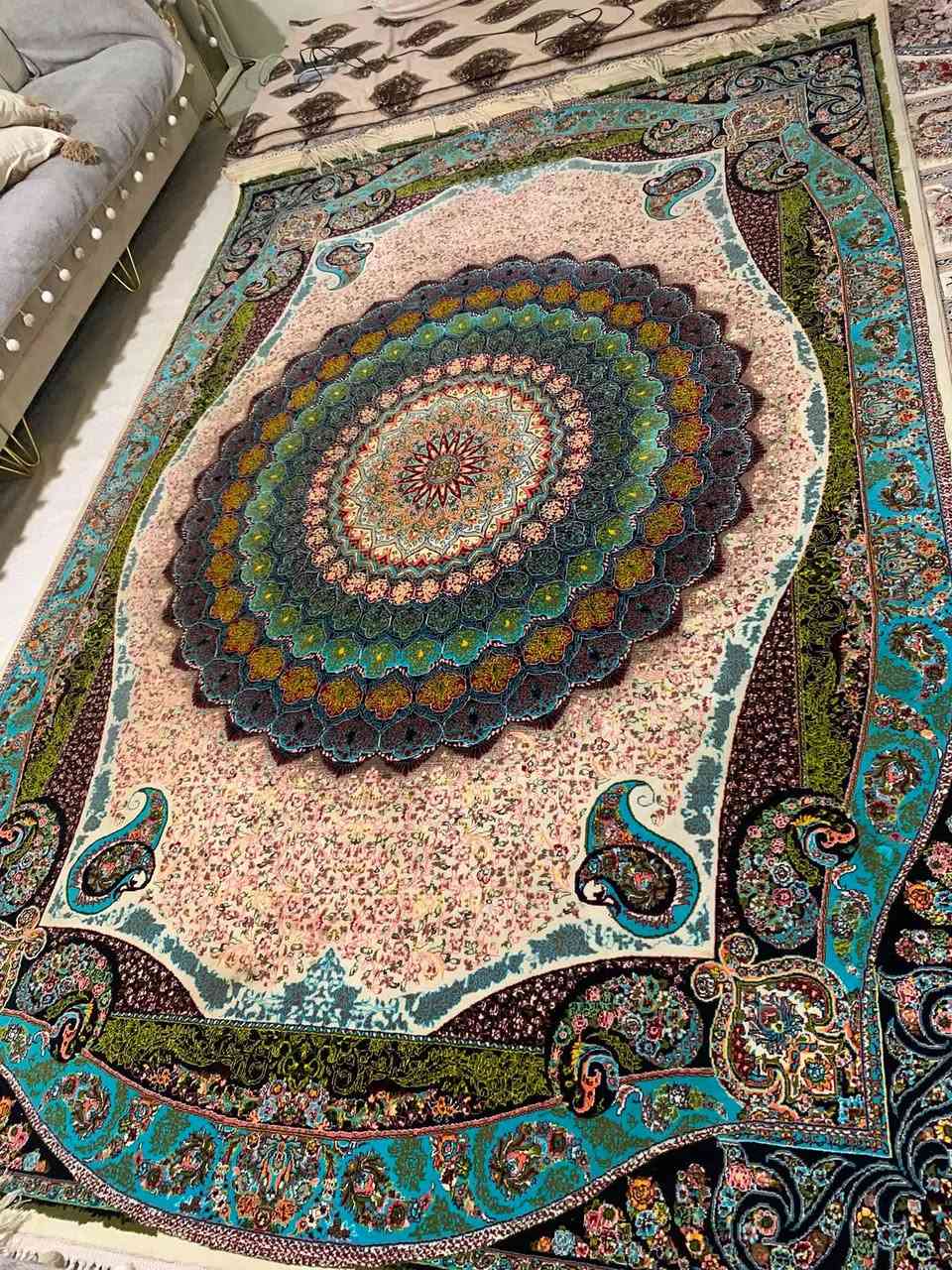 زوالي عدد اثنين كاشان 700  شانة كل وحدة قياسهه 2 في 3  للاستفسار اباتصال من على الرقم  *********** العنوان  سليمانية رابرين شارع الكوميتة خلف ماركت هميشة بازار
