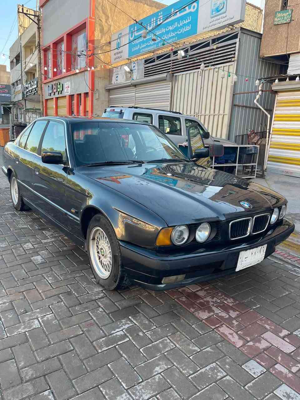 بي ام 525 لون اسود غير محدد 
المسكر موديل 1991 صدر جديد مكينة كير جديد تبريد ثلج خير من الله حماوة جوة نص متعبر رقم بغداد جديد بسمي مصفرة هزة جديدة 2026 سنوية جديدة بسمي  ل 2028 تحويل ثاني يوم مشروع وطني اي مكان تحول داخل مالته نظيف كهربائيات كله شغالة لايت زنون سيارة حلوة نظيفة متعبك 
المكان بغداد الدورة  ***********
السعر 53 بيه مجال
