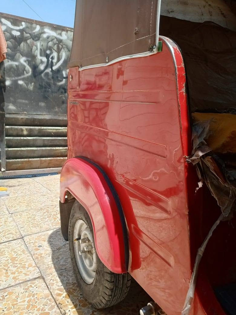 السلام عليكم
تكتك ١٨ للبيع 
تكتك حلوة مال بيت بيها تعمير دوس مكينه مشروكه متسمع حسها لا تنقيص ولا تبخير مرقمه بسمي تجي تاخذها من الباب مكاني بغداد استفسار ***********
ب5600 وبيها مجال لطيبين ❤️ .
