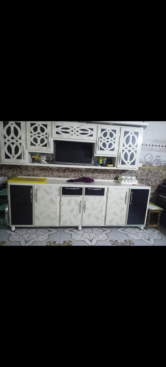 كاونتر للبيع نظيف جدا بدون ضرر
***********
