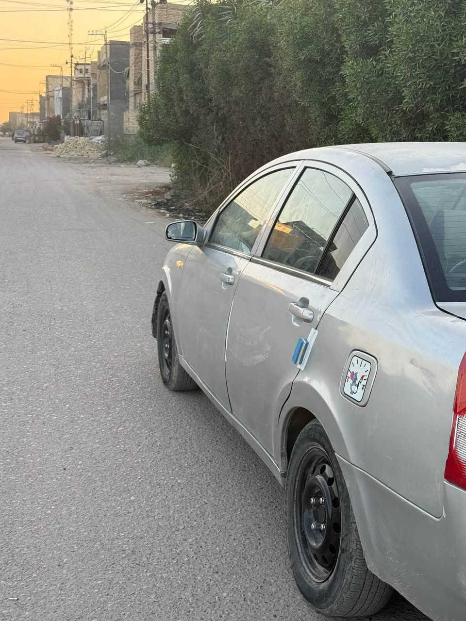 شيري A5 موديل 2013 بلادية، محرك 2000 وكير أوتوماتيك نظاف، وغرفة السيارة نظيفة حيل. التبريد منظومة كاملة بس ما مشتغل. السيارة مصبوغة حزام بدون ضربة. رقم بغداد دولي وسنوية للـ 2031. المكان أبو غريب، السعر 34 ورقة وعليها غرامة 200 ألف توكع من السعر. للتواصل اتصال أو واتساب: *********** (ما متواجد فيسبوك).
