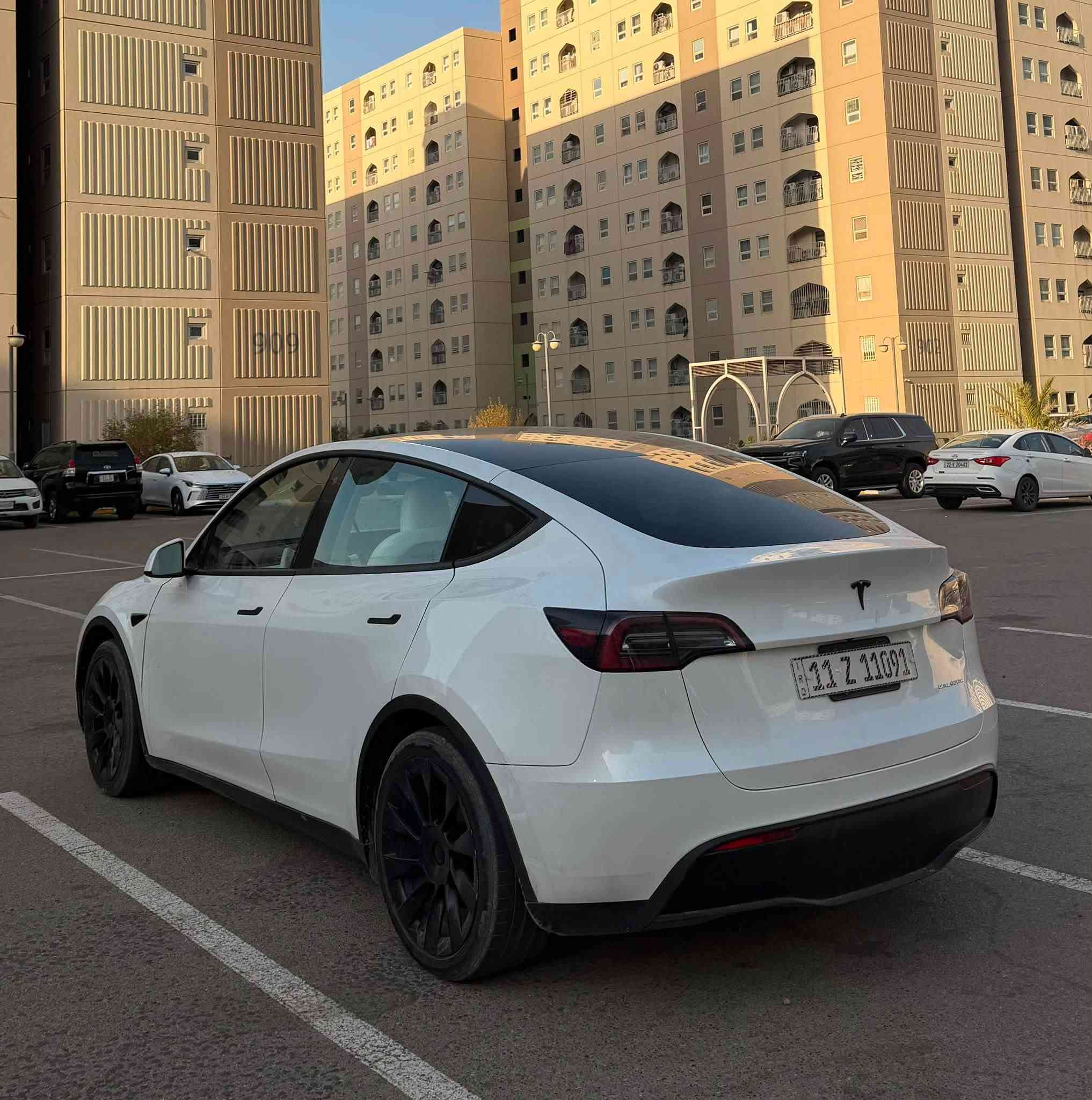 تسلا مودل Y 2023 
عدد الركاب 7 
ماشيه 40 الف ميل 
دبل ماطور لونك رينج 
السعر 208 وبيها مجال 
للاستفسار 
***********
