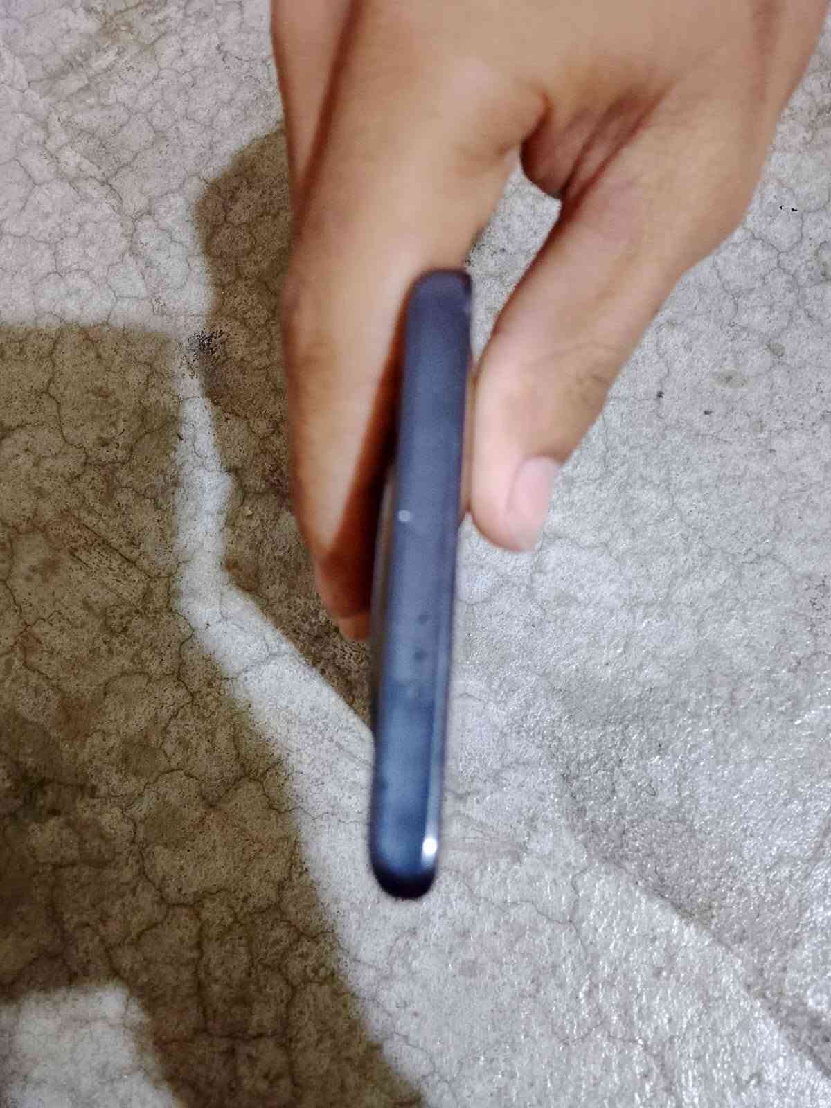سلام عليكم مبايل هونر X9s للبيع 
 مابيه اي عيب بس فطر بل شاشه كما واضح بل صوره سعر300 الف وبي مجال للشراي كركوك حي النصر خاص او الاتصال على هذه الرقم ***********
