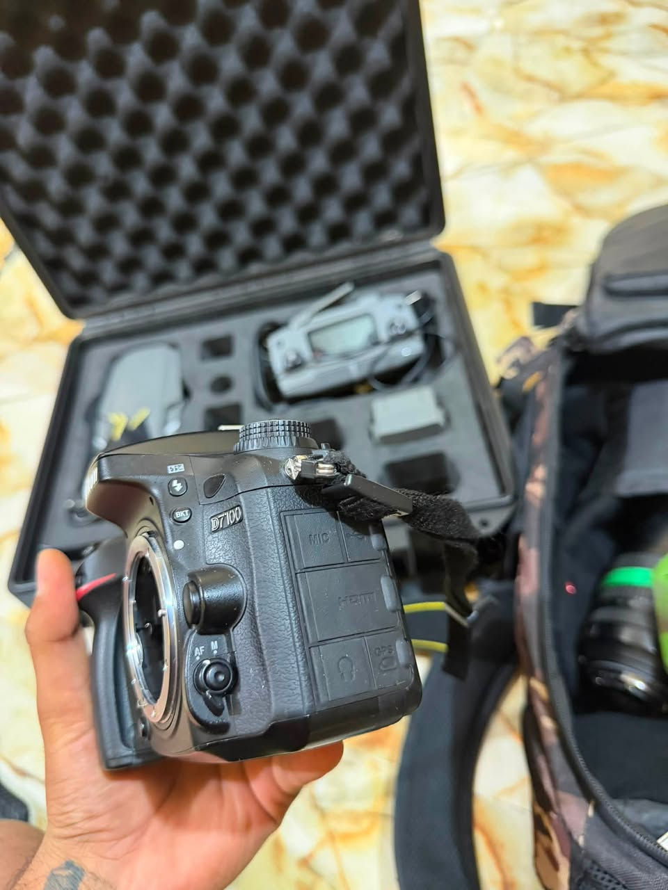 سلام عليكم درون وكامرا للبيع
درون MAVIC 2
درون نضيفه وحلوا ستعمال قليل 
كمبل ١٠ حساسات رجوع ذاتي مانع صتدام 
مواصفتها كلش كلش حلوا 
غراضها كامله مع 3 بطاريات 

كامرا Nikon 7100 كامره نضيفه وحلوا 
كذالك ستعمالها والمرغوبة حالياً مع زوم 
وغراض كامله مع جنطه 

رقمي ***********
