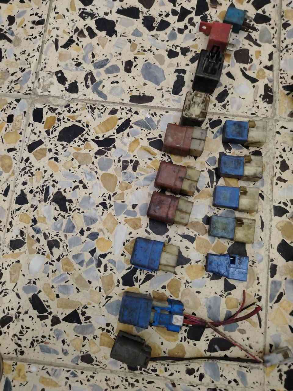 السلام عليكم غراض نيسان سني كتفات حساس كرنك وحساسات اخرى مع بخاخ فريز اصلي وسلكتر كير اصلي ويدة اشارة شغالة اما يدة اللايت عاطلة حي الجهاد ***********
