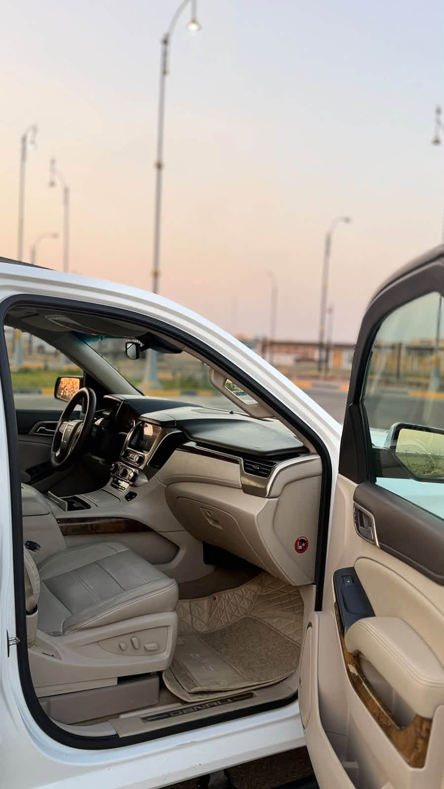 السلام ؏ـليكم يوكن دنلي موديل 2016 خليجي رقم سليمانيه الجديد
مكينه 5300 فول مواصفات 146KM
جديده السياره 
السعر :290
العنوان: بصره 
رقم الموبايل:***********

