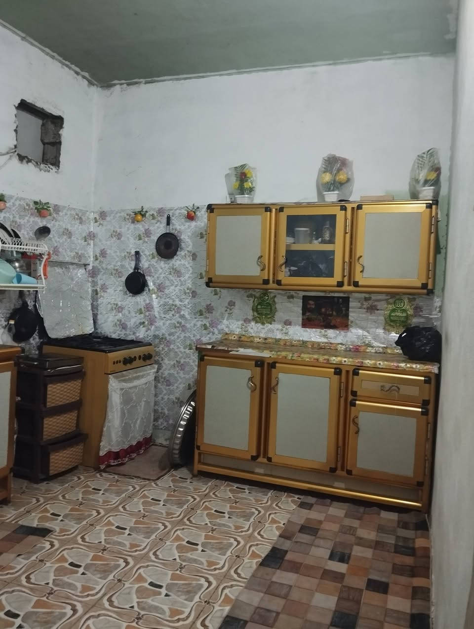 بيت ب الرضوية السابعة قريب على الشارعين شارع الخدمي وشارع العام موقعة كلش حلو ،بي غرفتين وصالة واستقبال ومطبخ وتخاريج خارجية مساحة 120 ،سعر 55 مع المجال
***********
