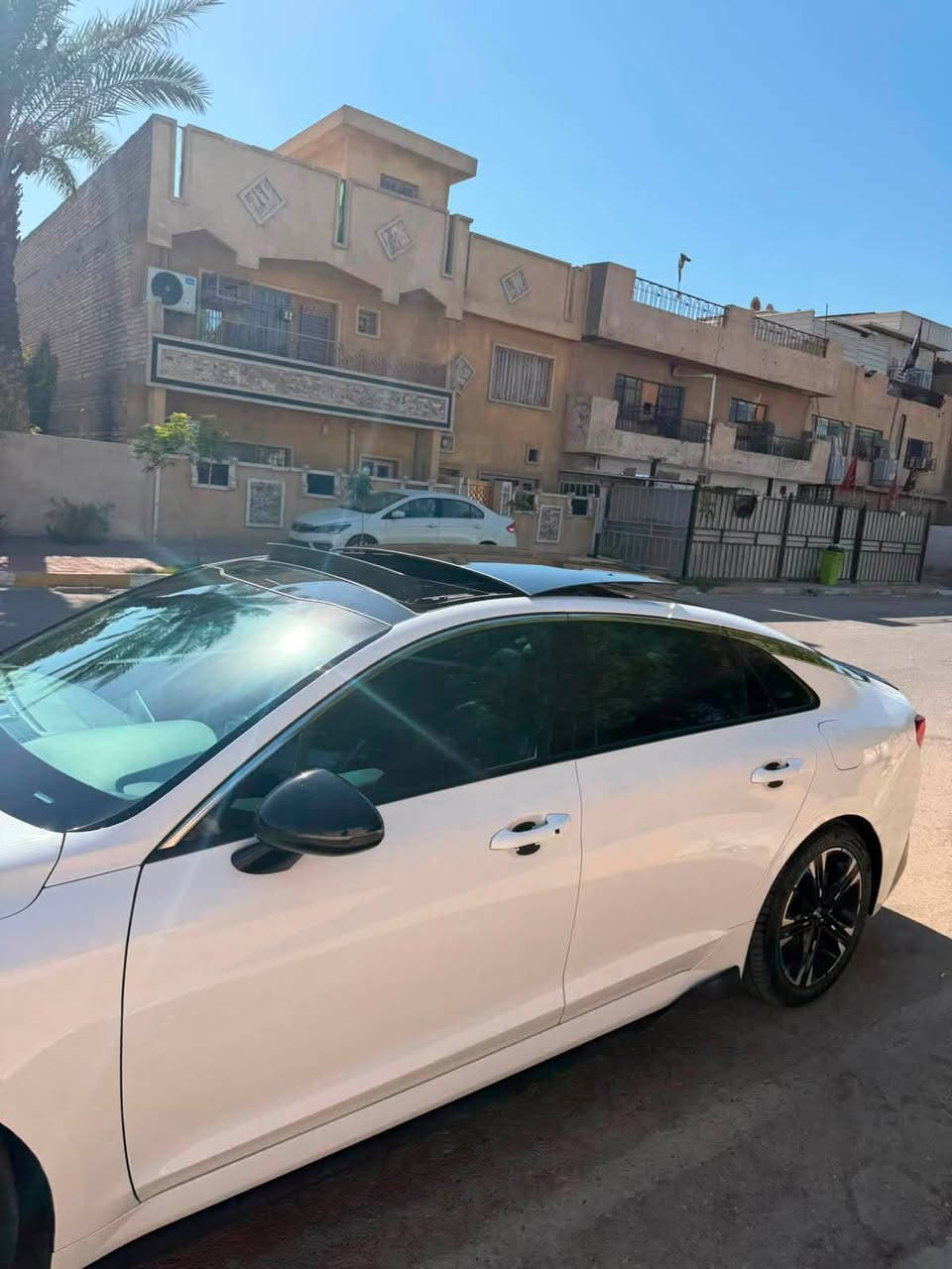سلام عليكم
كي فايف k5 ( لون ابيض🔥 ) جي تي لاين
السيارة موديل ٢٠٢٤ فول فول مواصفات
 وارد امريكي
   مواصفات Gt Line فول موصفات😍

المواصفات:
1- بصمة ابواب وتشغيل عن بعد
2 بنوراما 
3-تحكم استيرن كامل 
4- كشنات كهرباء
5-كراسي جلدوختم شعار GTline
6-رادار امامي + خلفي (توقف خلفي ذاتي) 
7- شاشه كبيرة كار بلي( بلوتوث ، USB  AUX )
9- ماشيه27 كيلو 
10- رادار امامي + خلفي
11- لد نهاري
‏12 -انظمه قيادك 6
13-ويل كب 18
14- شاشه عرض  بالدشبول
15- كروز سرعه ذكي  ( مثبت سرعه )
16-رقق بغداد 
17-سايد بريك بصمه 
‏18- GPS الخرائط
19-تبريد ثلج ❄️
وبعد بيها هواي مواصفات 
سيارة جاهزه من كل شي تخم تايرات ق
السيارة مرقمة كاملة بأسمي رقم بغداد 
مكاني بغداد الدورة 
السعر 189$ وبيها مجال بسيط
***********
