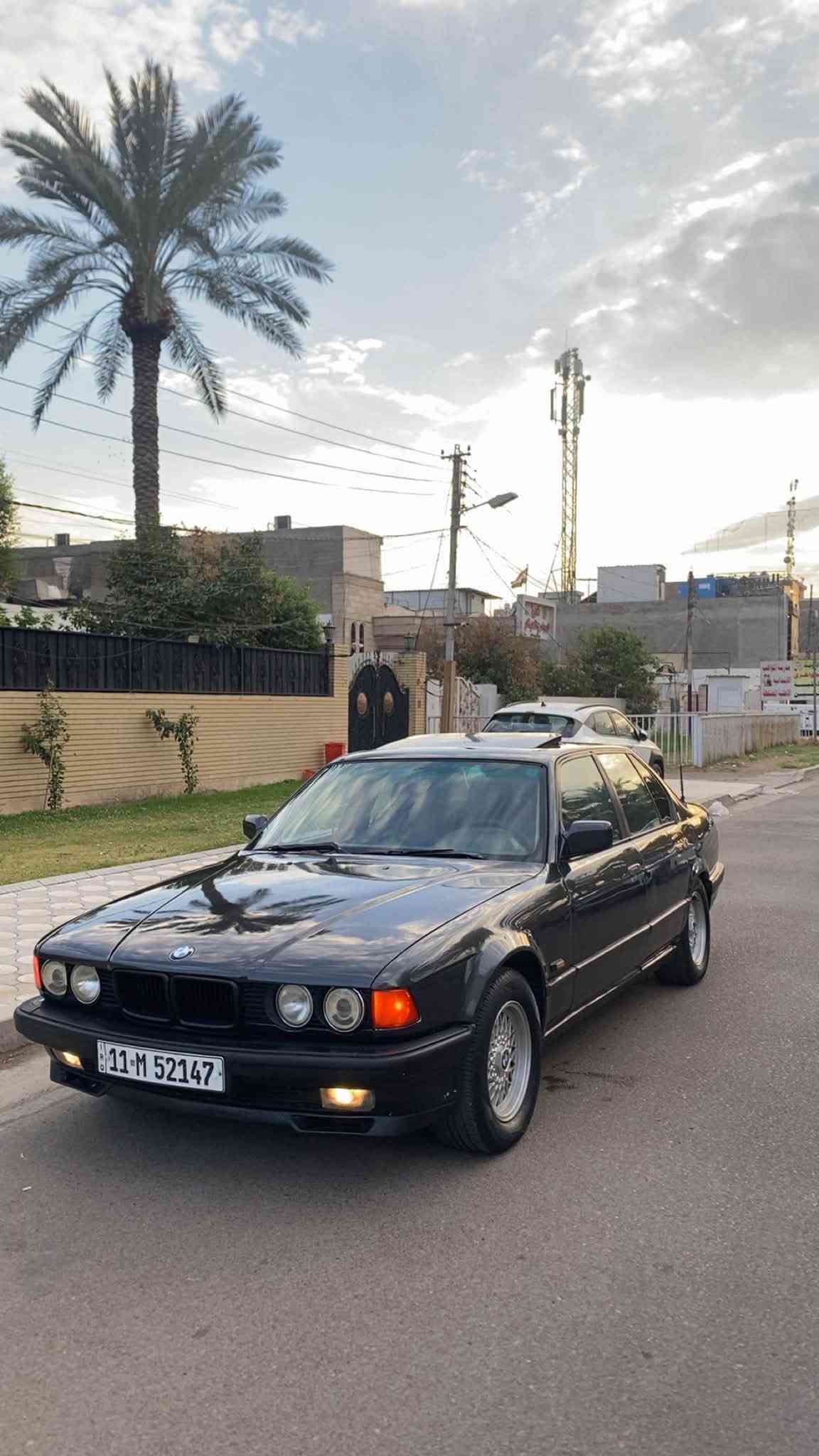 للبيع BMW 735 
موديل ٩٢ رقم بغداد الانكليزي باسمي تحويل مباشر هزه جديده 
محرك كير شغاله ١٠٠/١٠٠ 
حداديه جديده امامي خلفي 
تبريد شغال ثلج 
موصفات 
دبل ايرباك دبل كمبيوتر دبل جام 
سلايد رووف طكيتن
بجم عريض  
داخل مخمل جديد 
بطاين سود صاج ملكي ابو الخط 
ترايش لمتد 
سكليتر كهرباء  
لايت زنون  
برده خلفيه 
ويل خليه اصلي وتخم تاير جديد 
سياره جديده. بمعنى الكلمه وعليها ادامه كامله مال جناي بدون اي نقص 
مصبوغه عام للجماليه بدون اي ضربه ولا خايس 
السعر 63$ 
للاستفسار الاتصال على الرقم ***********
مكاني السيديه حي الاعلام
