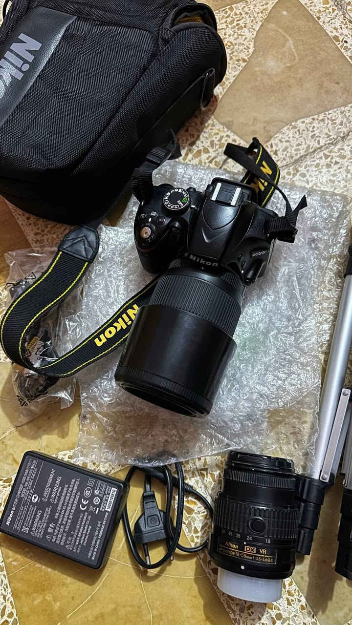 السلام عليكم
نيكون d3200 
الملحقات والنضافة بالصور مكفولة من كلشي 
الشراي فقط يتواصل واتساب ***********
