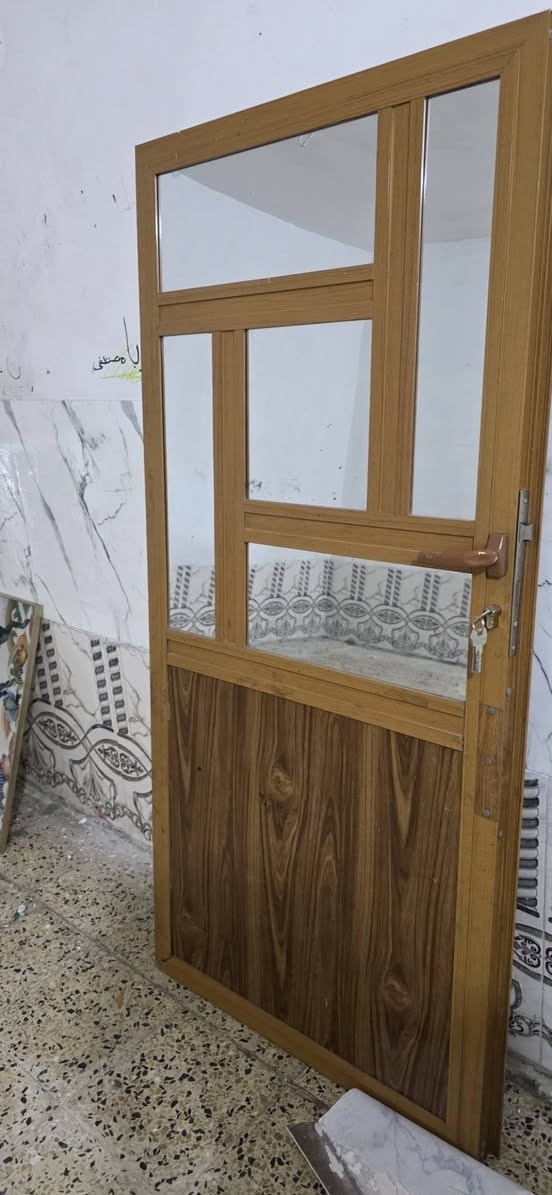 باب المنيوم فضي ب35كامل ويه الجرجوبه لتواصل ***********
باب المنيوم جوزي 50 وياه جرجوبه 
باب خارجي 200كلش نضيف 
وواباقي الابواب ب40
