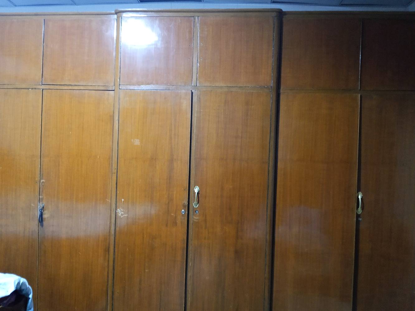 نجارة عراقية • مستعملة • نظيفة ٧٠٪