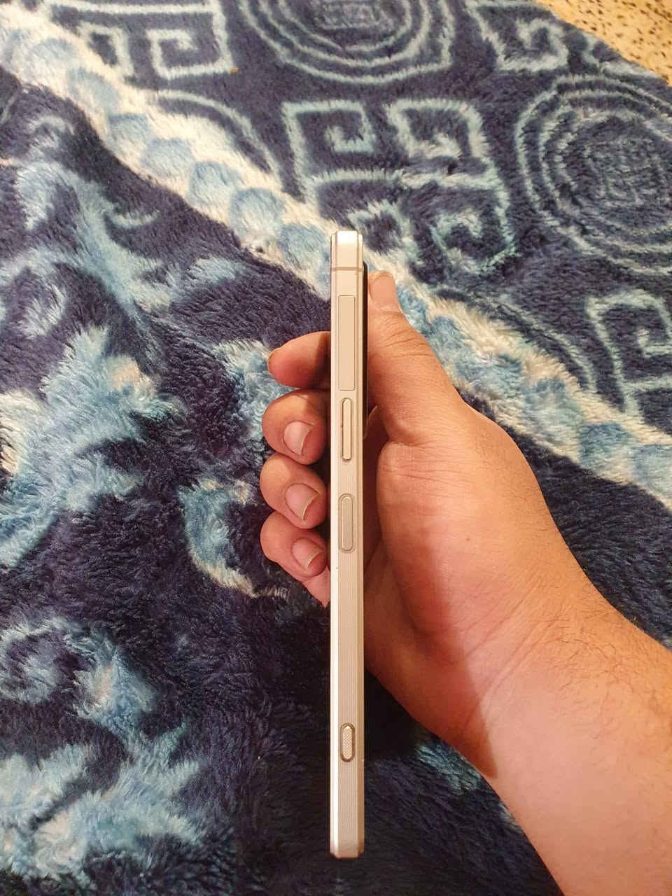 سلام عليكم جهاز سوني اكسبريا 1 مارك 5 نسخة اليابانية بيه خدوش بسيطة وطبع بل شاشة خفيف ممأثر الشاشة 120 هرتز معالج قوي بل ألعاب 120 فريم وصوت قوي ممفتوح ولا داخل صيانة ابد مكاني بغداد السعر 350 أو مراوس حسب القناعة.*********** وتساب
