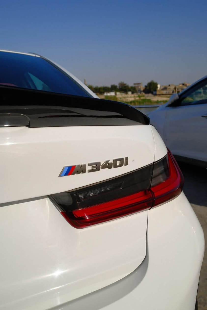 السلام عليكم للبيع BMW🇧🇪🇧🇪
                - M340i
لوان ابيض ⚪️
ماشيه 88الف كليو 
السياره جديده بمعنى الكلمه اي نقص مابيه كامله من كلشي 
مكينه 6سلندر 3000توين تيربو 🚀🚀
رقم اربيل تحويل ثاني يوم 
السعر عند الاتصال 💵💵
📍مكان السياره بغداد الكرخ
رقم التليفون ***********

