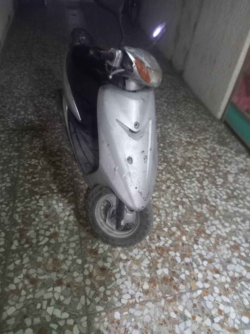 سلام عليكم دراجه عصفوريه فحل قفل اكسل محرك ناعم  شلعه فول نكره سلف زوج تايرات جدد شادله اوراق كامله سعرهة ١٥٠ وبيه مجال بسيط حك جيه مكاني بغداد العبيدي رقمي *********** تفيدك للشغل للبيت للدوام تترحملي عليهة والله ولاتكلي احجزها الي تفيدك خابرني وتعال اخذهة لان اخذت شحن ومكان ماعندي بل بيت
