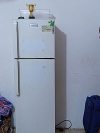 ثلاجه للبيع فقط الفريز شغال  نضافه 100/80  شركه KENWOOD سعرها ٧٥ قفل ت...