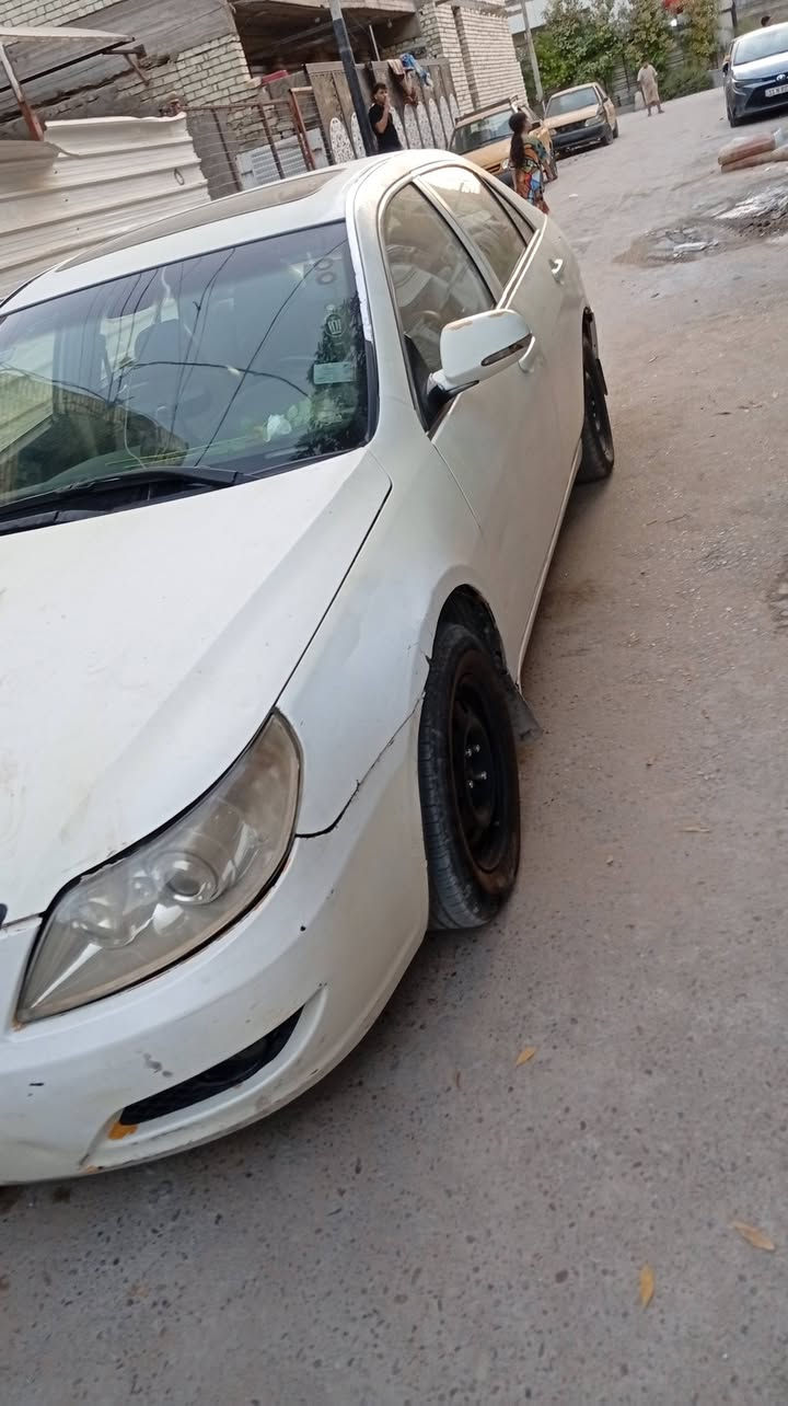 سياره للبيع بي واي دي f6
سياره نضيفه مصبوغا عام سياره جاهزه من كلشي بس بيه دبريد كمريسر ضعيف فقط 
سعر 42 وبيه مجال ***********
