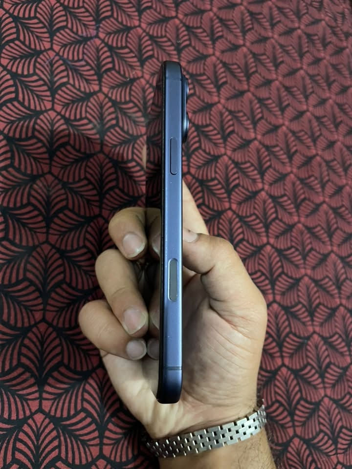السلام عليكم 
 
iPhone 17 Pro Max  أيسم  256

العنوان :ديالى
  
السعر: 1.750  وبي مجال 

للتواصل واتساب، ***********

نص مكتوب في الصور:
- حالة البطارية
- عادية
- تعمل بطارية iPhone هذه على النحو المتوقع. حول البطارية والشحن...
- الحد الأقصى للقدرة
- %95
- هذا قياس لقدرة البطارية مقارنة بقدرتها عندما كانت جديدة. قد تتسبب القدرة المنخفضة بتقليل ساعات الاستخدام بين عملية الشحن والأخرى.
- عدد الدورات
- ٢٨١
- هذا هو عدد مرات استهلاك iPhone لققدرة البطارية.
- معرفة المزيد...
- تاريخ التصنيع
- كانون الأول ٢٠٢٥
- أول استخدام
- آذار ٢٠٢٦