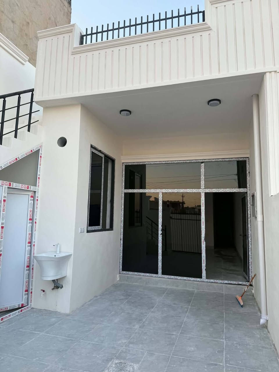 سه رتا به ناوى خوداى گه وره و ميهربان
سلاو كريارانى به ريز ئه م 2خانومان لايه بوفروشتن رووبه رى هه ردانه ى 120م به 120م فول كاشيه سفره مالى تينچوه كامل خه ده مات به كواليتيكى زورجوان و سه رده ميانه دروست كراوه 

پيكهاتو ه له دووژورنوستن/هول و ميوان تيكه لاو /متبغ حار/,مشته ملأت/ناونيشان كركوك بنجاعلى نزيك علادين موختار ناوبازاركه هه روهانزيك مصته و سفه كه و مدرسه خه لات ى سه رتايى بوزانينى زياترپه يوندى كن به م ژمارانه ى لأى خواره وه 

***********

***********توى به ريز هه رمولكيكت هه يه ناونيشان و ينه مان بوبنيره بوپيچه كه مان ياخود سه ردانى نوسينگه كه مان بكن 

نوسينگه ى شالاو زه نگه نه 

***********

***********
