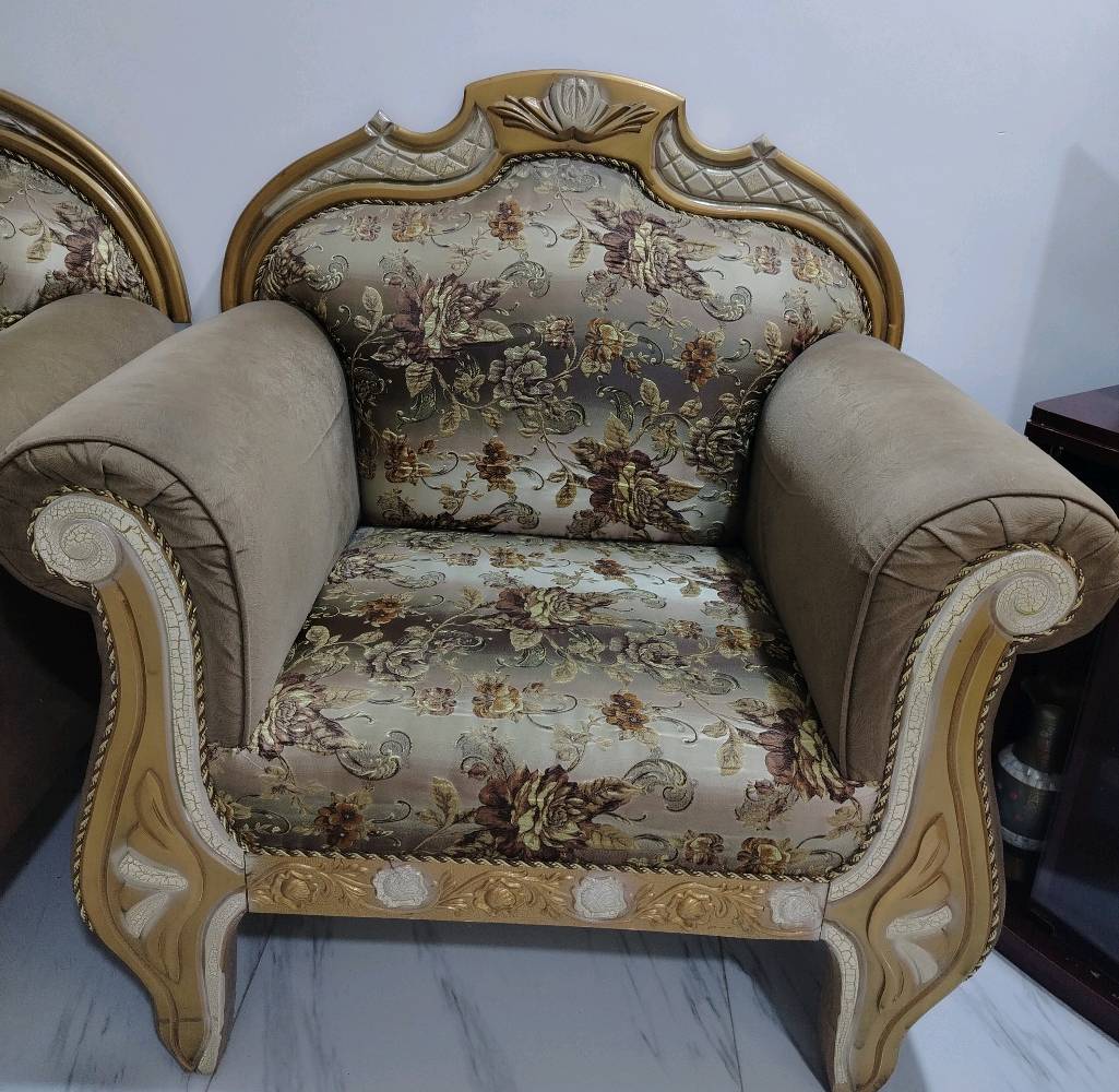 طقم قنفات10مقاعد بحالة ممتازة نظيف ومابي اي ضرر شغل درجة أولى استعمال قليل المكان بغداد  العامرية  للتواصل ***********
  السعر550