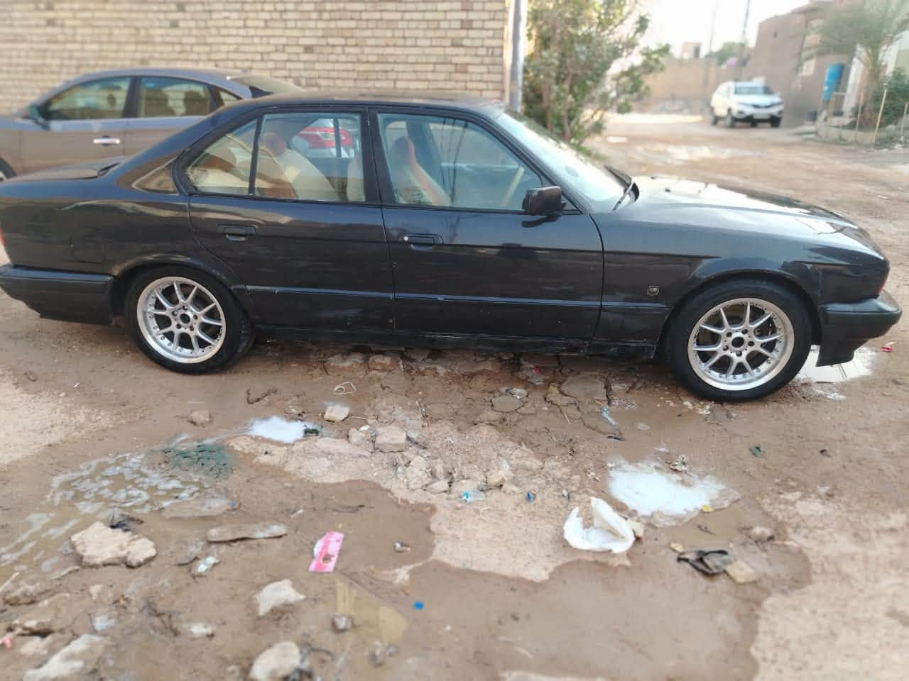 سلام عليكم بي ام ٥٢٥ مكينه ٦ سلندر مفتوح كير حداديه تخم تاير تبريد فتحه ويل رياضي سياره متعوب عليه رقم نكليزي سنويه هزه جديده سياره جاهزه لأخير سعر ٤٦ وبيه مجال مكاني نجف ‭***********‬ رقم صاحب سياره
