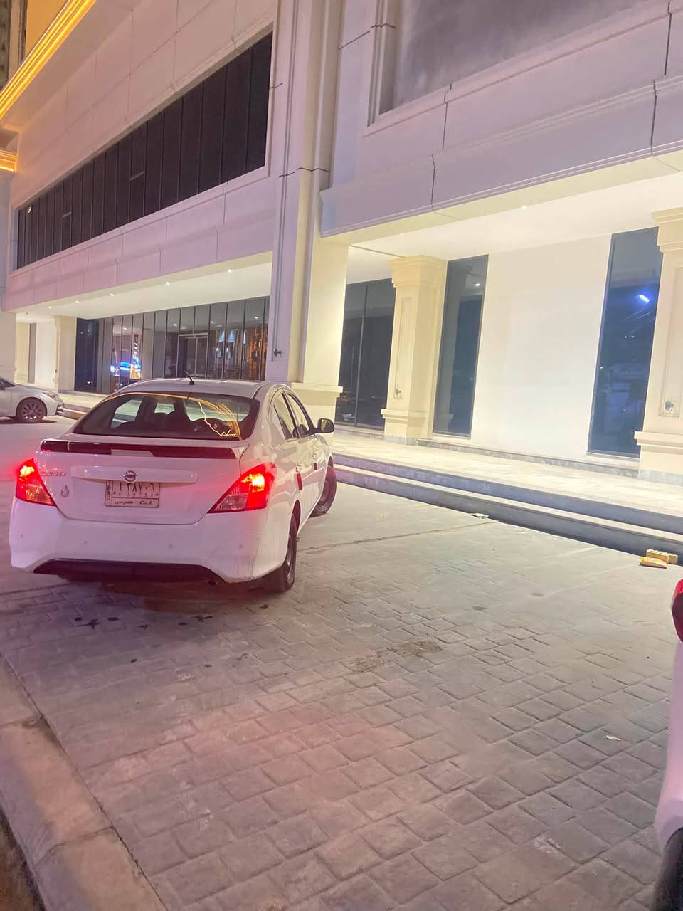 إعادة نشر بسبب الوعود الكاذبه
نيسان سني ١٨ هندي بليته زركه 

رقم كربلاء حره راعيهه ميت ( ابيع كوم حديد) 

محرك كير حداديه تبريد سياره مابيهه لا صبغ ولا ضربه ولا معجون مجرد طخات بسيطه  عارضهه ب٥٥ مكاني بغداد كووم حديد

***********
