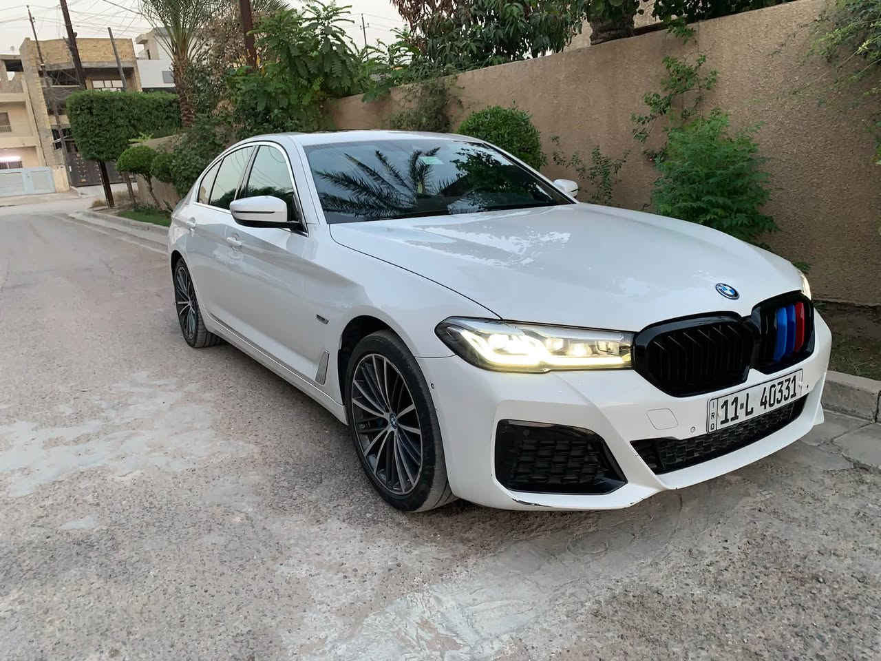 BMW 530e موديل 2023 بلكن
التفاصيل بالصور

نص مكتوب في الصور:
- Bmw 530e 2023 حادثه فقط جاملغ خلفي ماشيه 57000 ميل للبيع فقط موجوده بحي جامعه *********** 31.500$