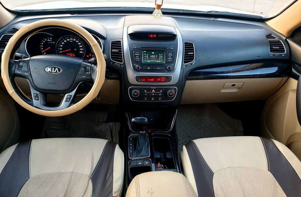 KIA SORENTO 

مودیل 2014 

صفر شرکە بخیت اربیل
المسافة المقطوعة 88 کم ماوەی ڕۆیشتن
فول مواصفات
بانوراما
بدون ضربة فقط تبدیل ۱۰ قطعات بالاسود
بێ لێدران تەنها ۱۰ پارچەی ڕەشە لەسەر ساغە 

بلاجکتور
5 ویلکپ مقاس 18
ایرباک بەشەرت
طخم تایرات جدیدە
محرک DOHE
محرک مامفتوح بشرط
مەکینەی بێ عەیبە و نەکراوەتەوە
دبل گێر 6 نمرە
اشایر بالمرایە
ئاوێنە ئیشارەت
پەردە بیلادی
تبرید مرکزی
مرایە شفت
ئاوێنە شەفت
لایت ئوتو
تبرید لمس
ABS
حساس بلادی
کامیرا و شاشە
تحکمات ستیرن فول
سوکان ڤۆلیۆم
السیارە جاهزە من کل نواحی 

سعر : 140 ورقە و مجال 

مکان السیارە : اربیل
ڕقم و سنوی و هزە و فحص جدید 

***********
واتساب + فایبر أربيل, العراق
