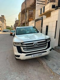 لاند كروز 2022 ساز اربيل السيارة بأسمي  اللون ابيض صدفي  الممشه مالته ...