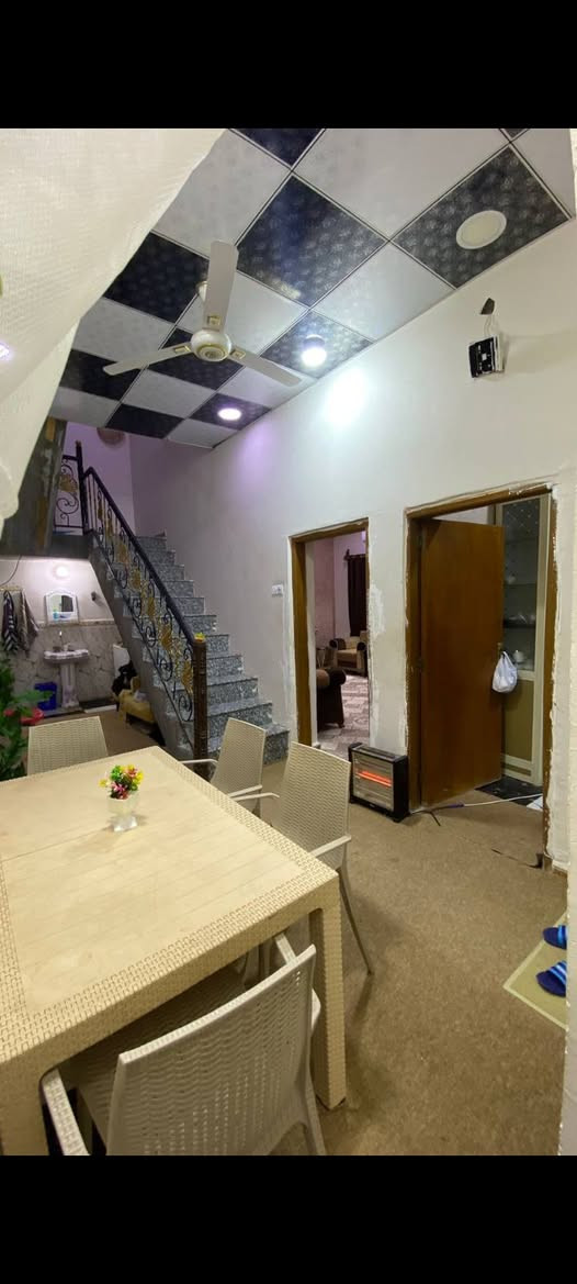 🏠يت للبيع في الجزيرة قرب 🔸شارع زين العابدين🔸 قريب على مدرسة المنهاج الاهلية 
طابو صرف زراعي بأسم عراقي اصولي مية بالمية 🔹بناء شخصي طابوق🔹 مساحتة 167متر 
البيت بيه غرفتين منام وصالة وديوانية ومطبخ كامل ويه البيت وصحيات داخليه وخارجيه وحديقة صغيرة البيت بناء كلش قوي 
سعره لبيت 83وبي مجال 
الرقم للاستفسار ***********
