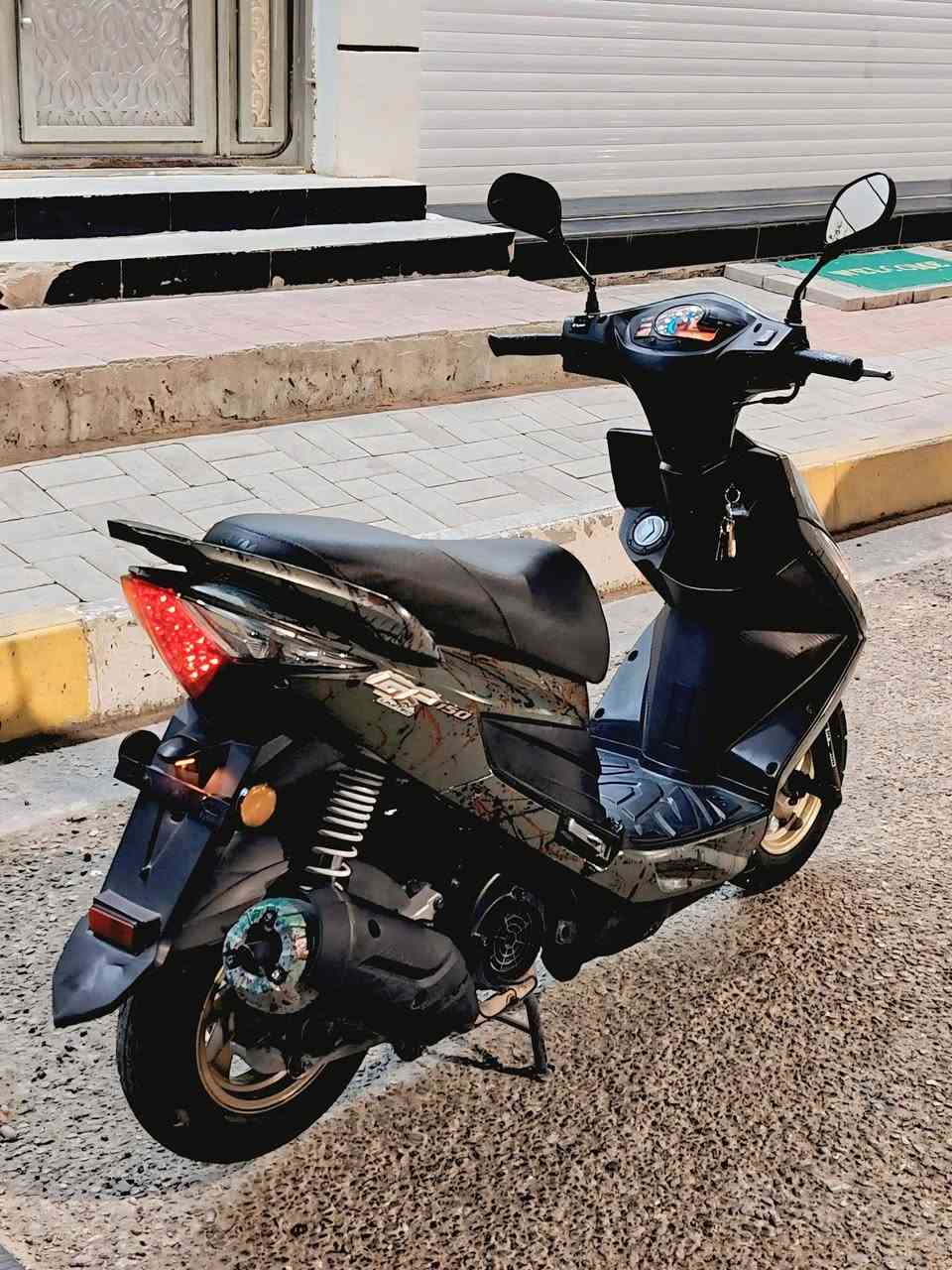 دارجه سايم نحله GR محرك 150 دبلين دراجه خير منالله حيل نضيفه وتعبان عليها محركه شعله نضافه فول مابيها اوراق سعره ٨٥٠ وبيها مجال للشراي ***********
