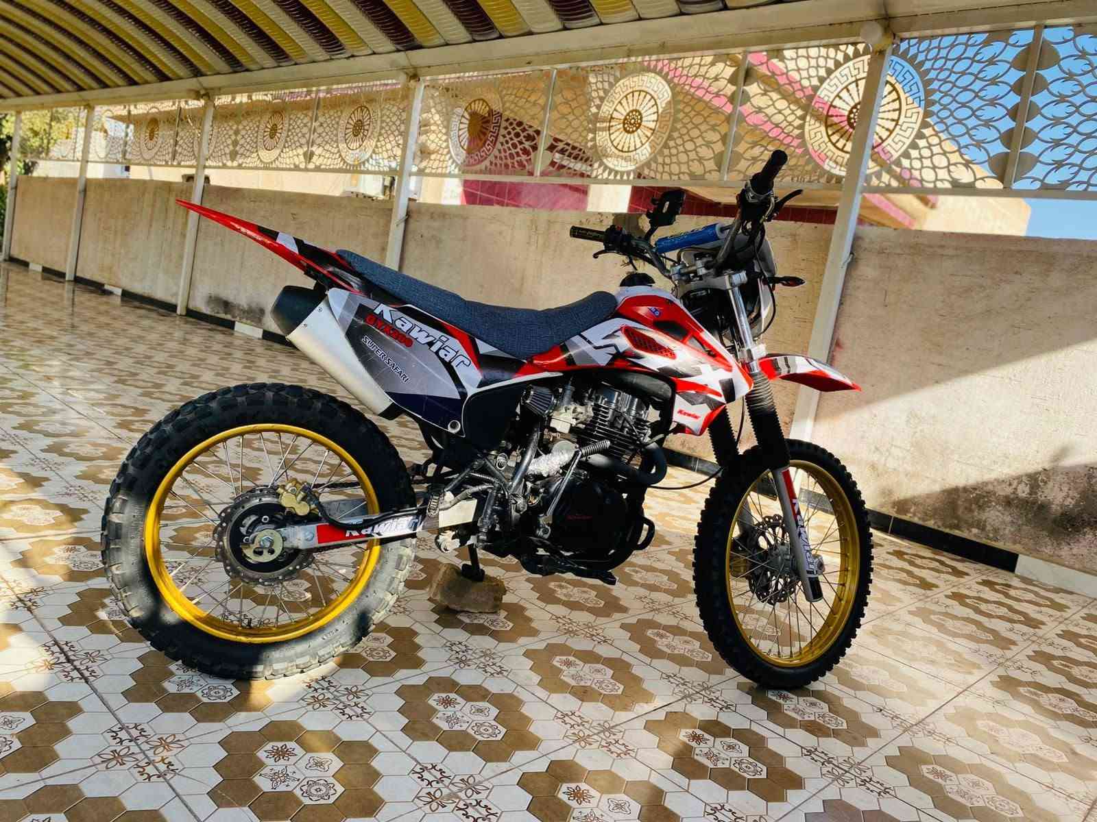 من رخصت الأدمن المحترم 
دراجه قفاز ➡️
نوع كايور ➡️
موديل 2024➡️
محرك ٢٠٠cc➡️
دراجه فول ➡️
حجم عالي ➡️
اطارت جديده➡️
كهربايات شغاله ➡️
سلف شغال➡️
بدون اوراق  ➡️➡️➡️➡️
دراجه مابيه نقص خلاص➡️ 
السعر [700]
لستفسار ***********
اتصال +وتساب
مكاني صلاح الدين بلد ناحية يثرب
