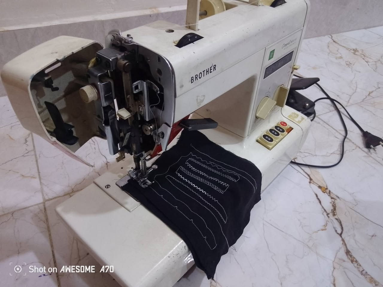 مكينه خياطه (محور بس الدواسه) للبيع السعر 125,000 وبيه مجال قليل المكان نجف كوفه سايدين ميثم التمار للتواصل او الاستفسار  واتساب او الاتصال على الرقم***********

نص مكتوب في الصور:
- Shot on AWESOME A70