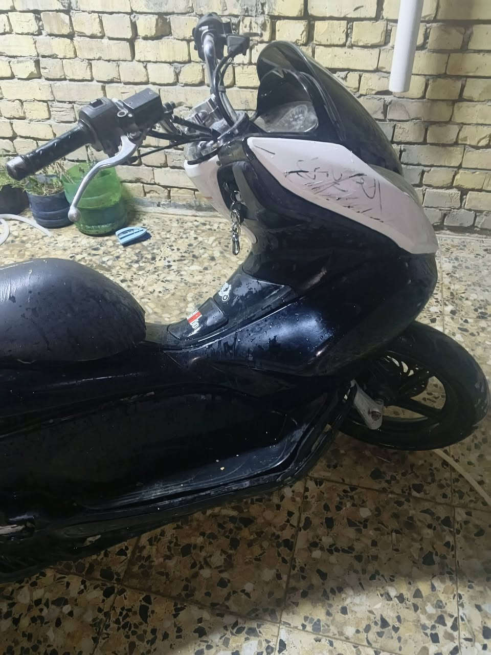 جيل اول مكينتها حلوة وناعمة ما مفتوحة ابد 
كفرات تعبانة كلش 
دراجة نكرة 
بس مرة دخن مرة لا بس شلعة ومعدل ومكينة حلوة 
وناعمة كلش 
كلشي شغال بيها حساسات كلهن شغالة نقص تريشة ةجاملغ 
رايدها ب 850 
متواجد واتساب 
وخط 
***********
