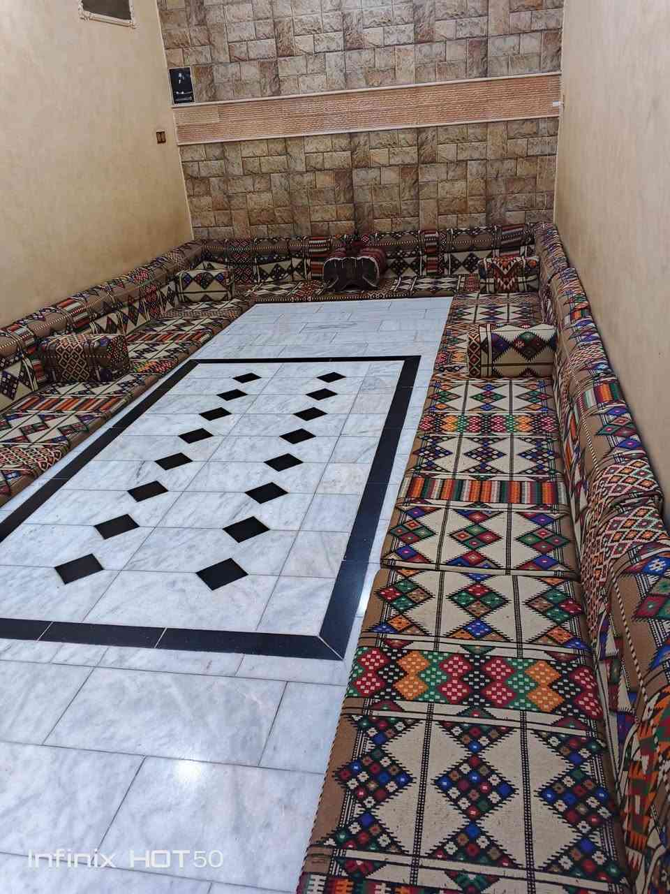 ديوان نضيف للبيع خاص مااجاوب هاذ رقم صاحبهن *********** السعر 275 بيهن مجال المكان حي الشهداء
