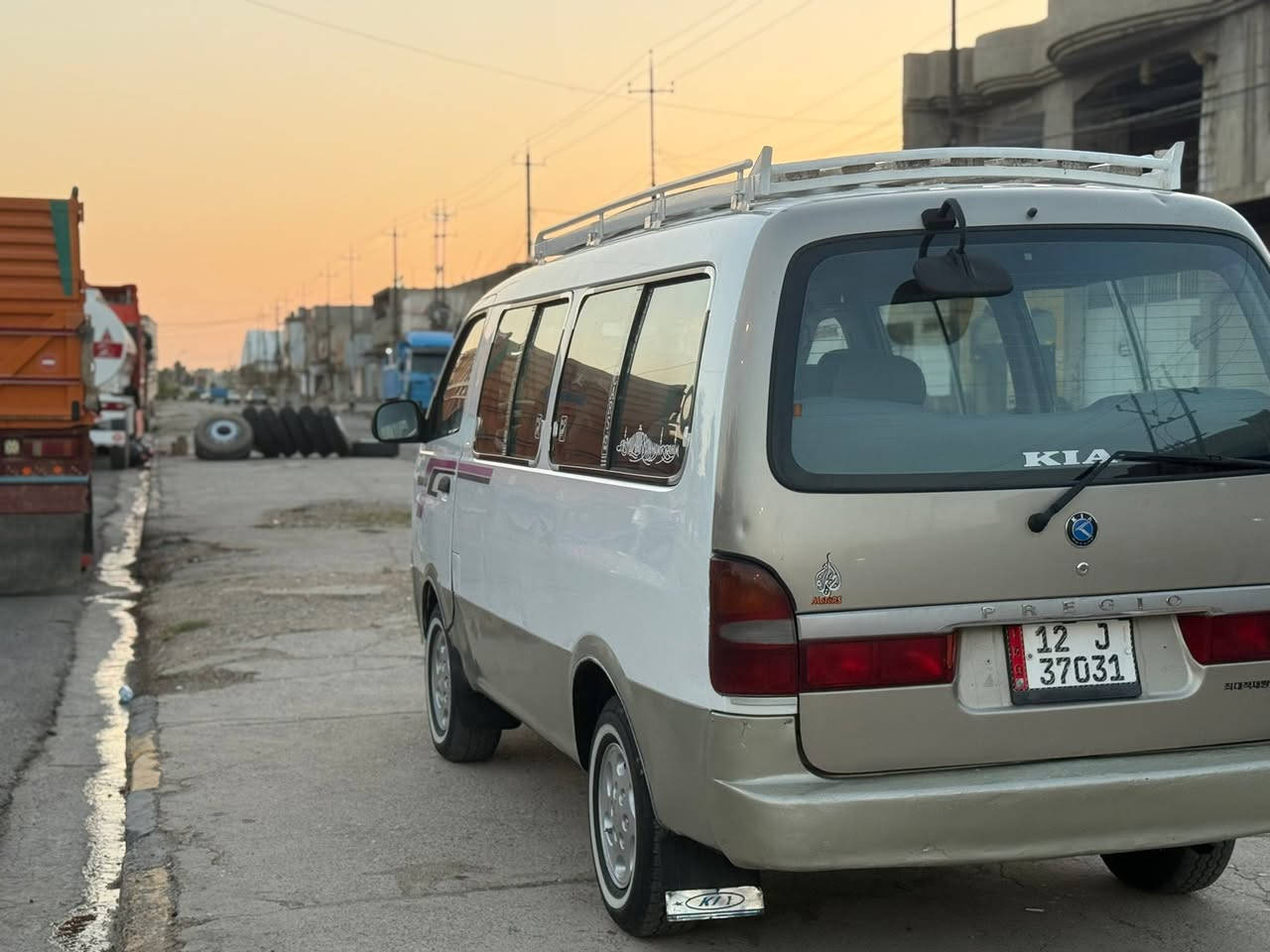 السلام عليكم 
كية بريچو للبيع موديل 99
شرط محرك +شرط الكير 
السيارة بدون صبغ فقط تقليم 
صفر هيئه +صفر غرامات 
السيارة بيها حصة كاز +بيها خط 
السيارة بسمي وشرط التحويل 
مكان السيارة موصل الجانب الأيمن 
السعر 85وبيها مجال للطيبين والموشراي لايخابر 
وإذا اكو كوستر نيسان معارض يرهم 

***********
***********
