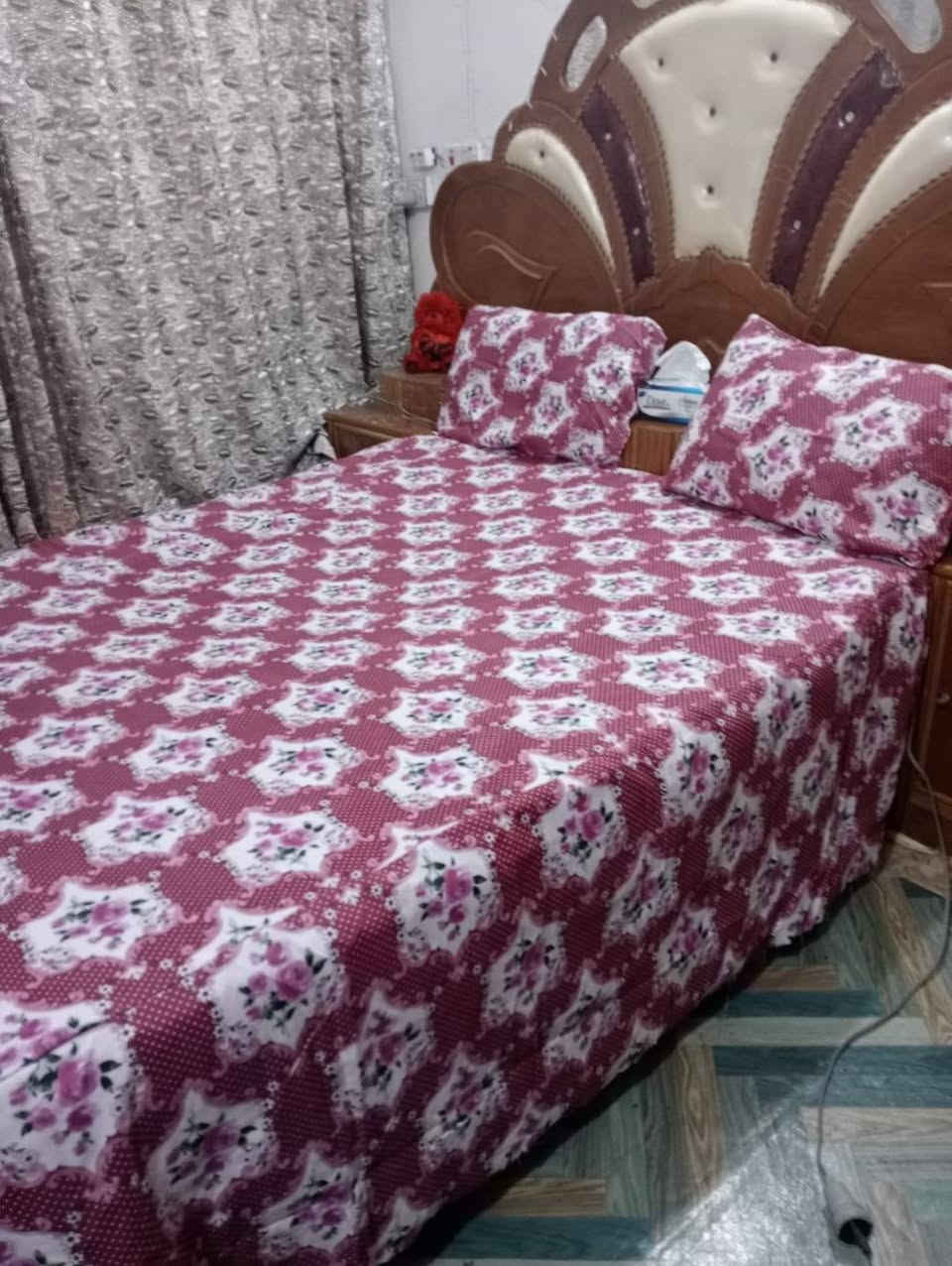 عندي غرفة كاملة تسكام نظيفة ب٥٥٠ الف شغل درجة أولى كنتور ٦ بيبان وميز مرايه وزاويه وجربايه وتاج *********** واتساب
