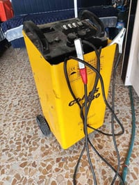 شاحن بطاريات • كبير وصغير • الموصل