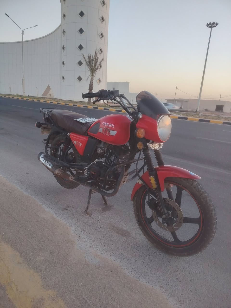 السلام عليكم دراجه سونك موديل 2023 رقم وسنويه نجف دراجه تنقص وتخن الباقي كفالة مكانب طريق كربلاء نجف 
سعر 1600 تواصل ***********
