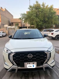 نيسان مكنايت 2025  ضمان السور  اخت الزيرو ماشية 7 الف  فول مواصفات  4 ...