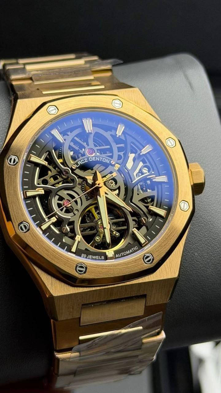 ⸻ LACZ DENTON – Classic Automatic Edition Model Number: LD-9107 ⌚ ساعة أنيقة بتصميم كلاسيك عصري، تجمع بين البساطة والفخامة ومناسبة للاستخدام اليومي 🔥 المواصفات: • مكينة أوتوماتيك (تشتغل على الحركة – بدون بطارية) ⚙️ • 21 Jewels حركة داخلية دقيقة • زجاج خلفي شفاف يبين المكينة 👀 • هيكل ستانلس ستيل عالي الجودة • مقاومة للماء 100m💧 • عرض تاريخ داخل الميناء 📅 ✨ تصميم راقي يبرز الذوق العالي والفخامة 📦 تجي مع بوكس أنيق + ضمان فهد للساعات – ثقة وجودة بكل تفصيلة ⌚🔥
