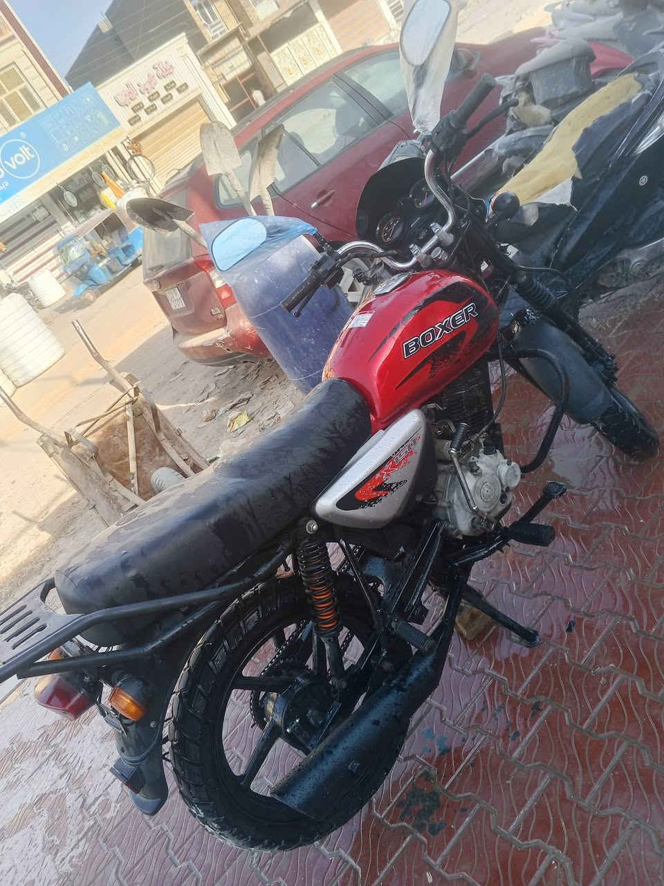 السلام عليكم دراجه بوكسر مرقم بغداد انكليزي جبلي 22 شكل ال23  الدراجه كامله مكمله محركه شاصي كله نضيف نقصه دوسه مال رجل الوره وحده فقط دراجه خير من الله تجي جيب فيتر وياك وتفحص سعره 1900 وبيه مجال للشراي *********** وتساب مكاني بغداد ابو غريب زيتون
