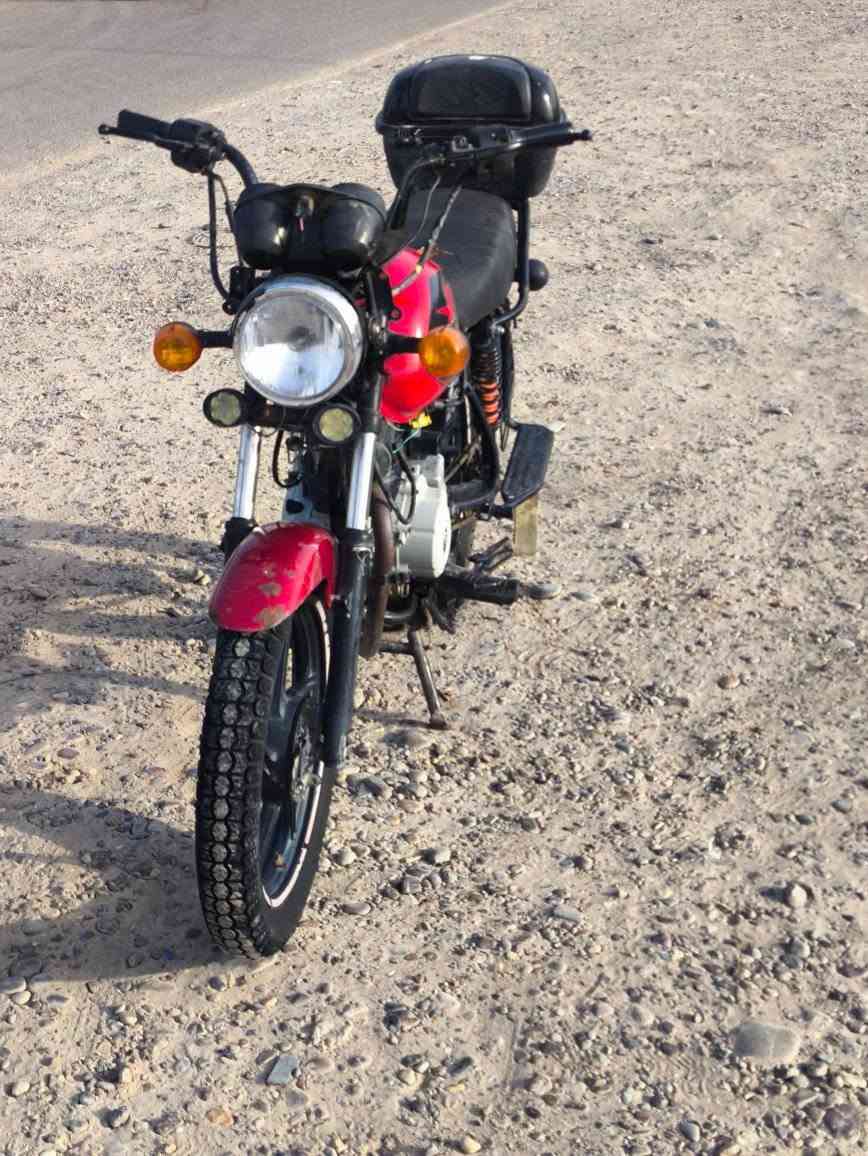 السلام عليكم  
اقرأ المنشور 
دراجه بوكسر موديل 21
اوراق ما بيها بس اتعهد لك بكل شيء 
دراجه كامله ما بيها اي نقص نقصها بس صفاحيات وصجم مال ستيرن 
كهربائيات كلها تشتغل سلف هندر يشتغل 
محرك نظيف بس من ترصلها رصه قويه مال بنزين اطلع دخان خفيف 
سعرها 550 وبيها مجال بسيط  أو مرواس بايراني نضيف موديل 23وانت صاعد 
مكاني التاجي  منشأ نصر /***********واتساب
